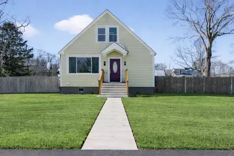 Exterior - 211 Pinnery Ave, Warwick, RI 02886 photo 2 of 8