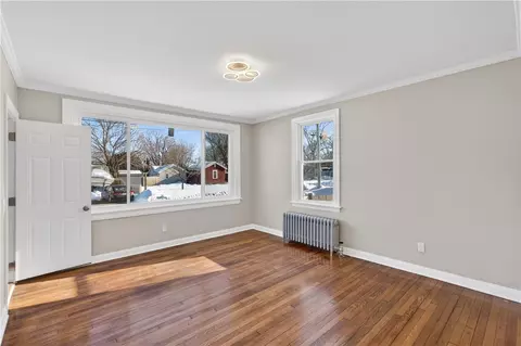 Living - 211 Pinnery Ave, Warwick, RI 02886 photo 1 of 4
