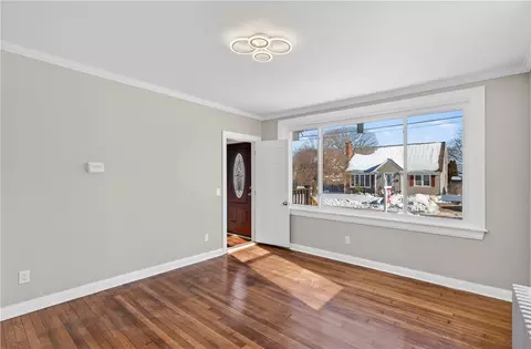 Living - 211 Pinnery Ave, Warwick, RI 02886 photo 3 of 4