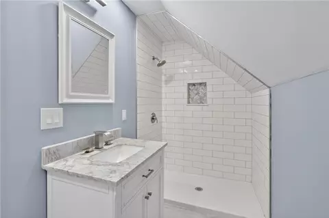 Bath - 211 Pinnery Ave, Warwick, RI 02886 photo 3 of 3