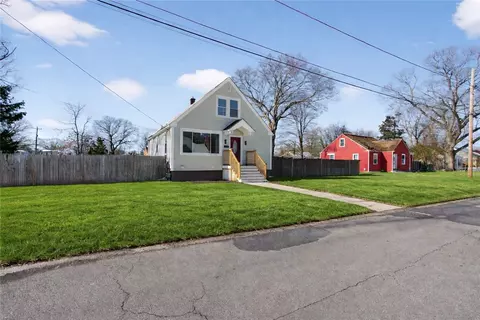 Exterior - 211 Pinnery Ave, Warwick, RI 02886 photo 5 of 8
