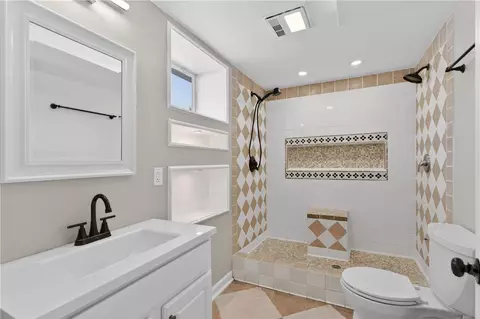 Bath - 211 Pinnery Ave, Warwick, RI 02886 photo 2 of 3