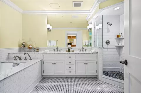 Bath - 1 Bluff Ave #4-1, Westerly, RI 02891 photo 2 of 2