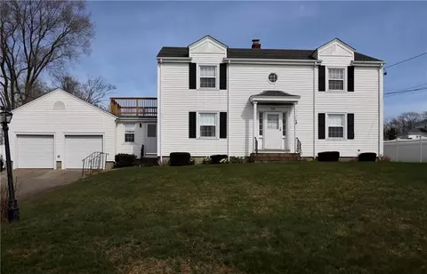 556 Metacom Ave, Bristol, RI 02809