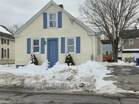 236 State St, Bristol, RI 02809