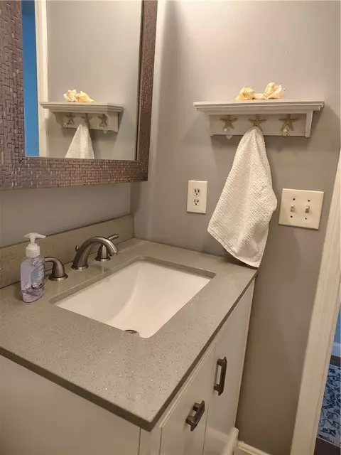 Bath - 19 Apache Dr #19C, Westerly, RI 02891 photo 1 of 2