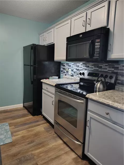 Kitchen - 19 Apache Dr #19C, Westerly, RI 02891 photo 2 of 3