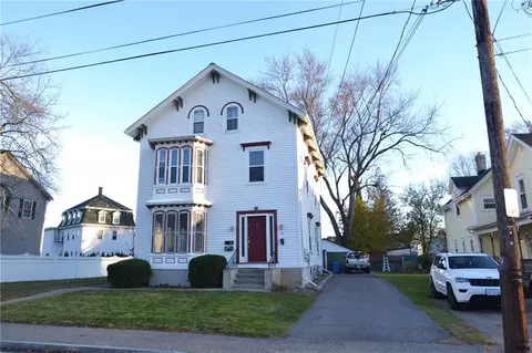 24 Arnold St, Lincoln, RI 02865