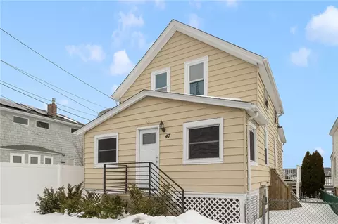47 Cedar Ave, Portsmouth, RI 02871