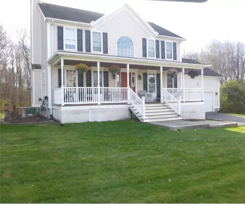 22 Derby Ln, Cranston, RI 02921