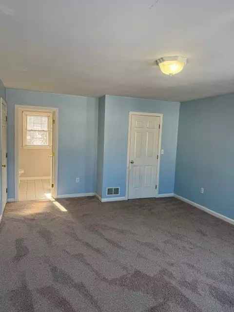 Bedroom - 22 Derby Ln, Cranston, RI 02921 photo 1 of 3