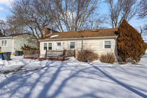 8 Anchorage Rd, Narragansett, RI 02882