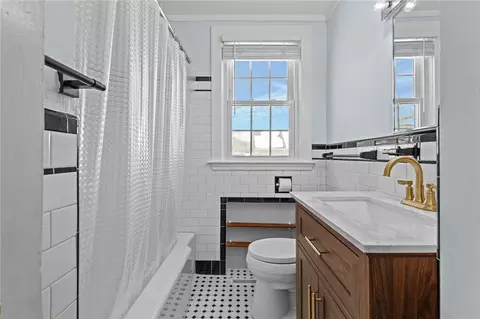 Bath - 22 Phillips Ave, Warwick, RI 02888 photo 3 of 7