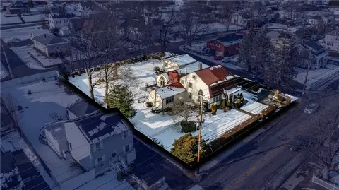 90 Putnam Ave, Johnston, RI 02919