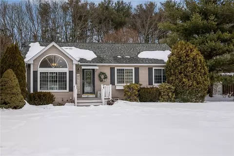 34 King St, Coventry, RI 02816