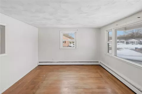 Living - 60 Duncan Rd, Warwick, RI 02886 photo 1 of 3