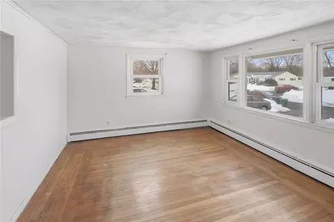 Living - 60 Duncan Rd, Warwick, RI 02886 photo 3 of 3