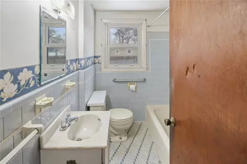 Bath - 60 Duncan Rd, Warwick, RI 02886 photo 1 of 1