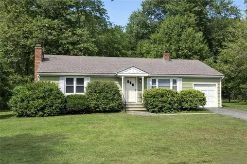 65 Estrell Dr, Riverside, RI 02915