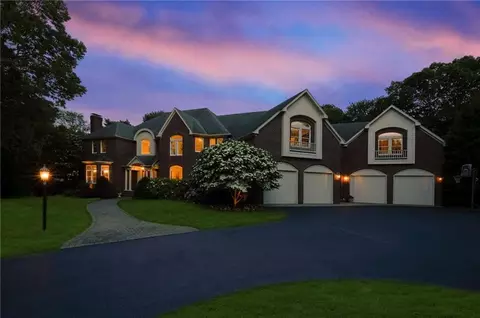 25 Westfield Dr, East Greenwich, RI 02818