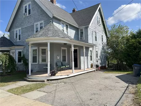 10 Carleton St, Providence, RI 02908