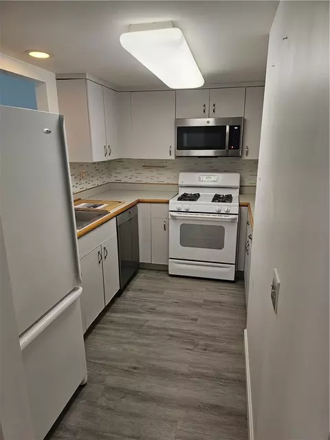 37 Lawton Brook Ln, Portsmouth, RI 02871