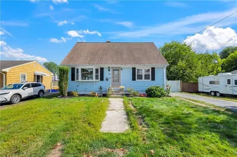 46 Auburn Ave, Johnston, RI 02919
