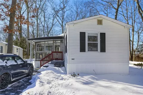 502 Forest Rd, Middletown, RI 02842