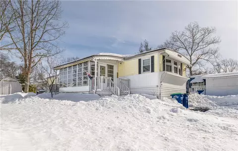 23 Lane B Ln, Coventry, RI 02816
