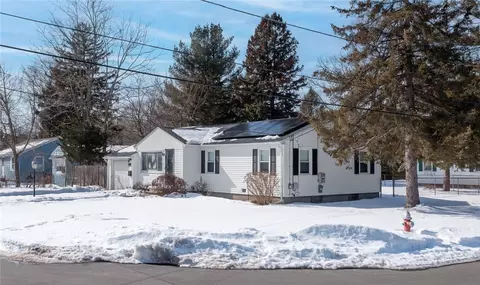 31 Archdale Dr, Warwick, RI 02889