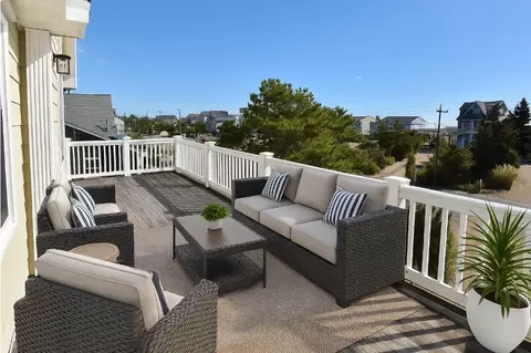 Exterior - 432 Atlantic Ave, Westerly, RI 02891 photo 2 of 8