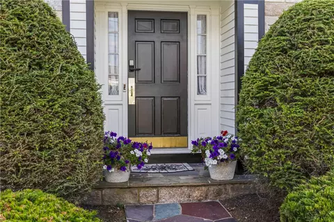 29 Poppy Dr, Cranston, RI 02920