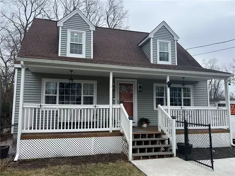 11 Woodside Ave, Cumberland, RI 02864