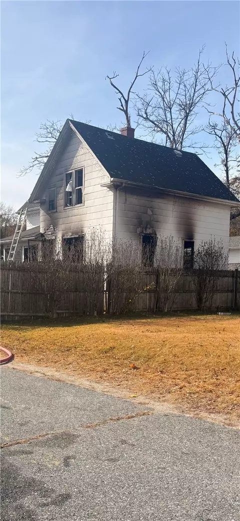 18 Almy St, Lincoln, RI 02865