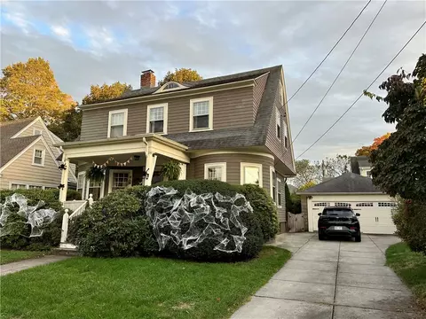 172 Bluff Ave, Cranston, RI 02905