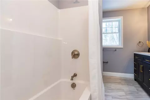 Bath - 52 Bruce Ln, Warwick, RI 02886 photo 2 of 5