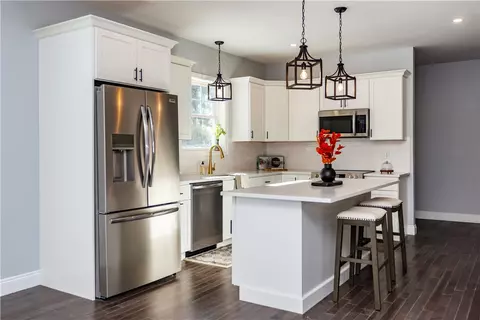 Kitchen - 52 Bruce Ln, Warwick, RI 02886 photo 1 of 7