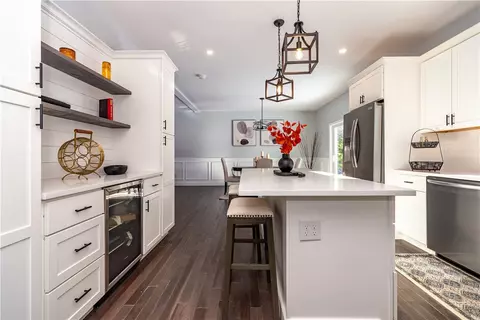 Kitchen - 52 Bruce Ln, Warwick, RI 02886 photo 6 of 7