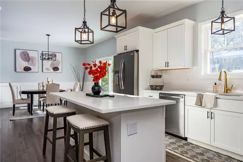 Kitchen - 52 Bruce Ln, Warwick, RI 02886 photo 5 of 7