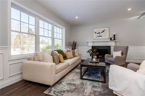 Living - 52 Bruce Ln, Warwick, RI 02886 photo 3 of 5