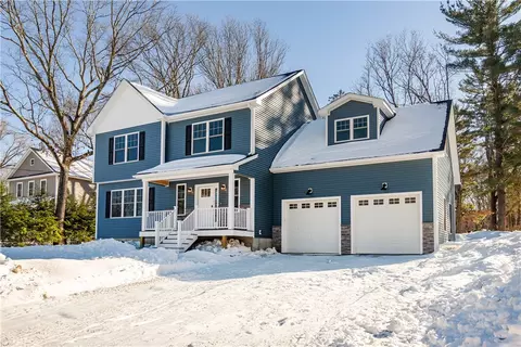 Exterior - 52 Bruce Ln, Warwick, RI 02886 photo 2 of 4