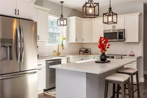 Kitchen - 52 Bruce Ln, Warwick, RI 02886 photo 2 of 7