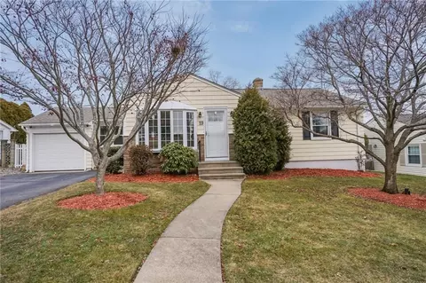 19 Salem Ave, Cranston, RI 02920