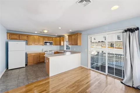 17 Grotto Ave #1, Pawtucket, RI 02860