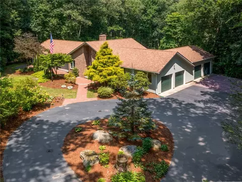 154 Beechwood Dr, Cranston, RI 02921