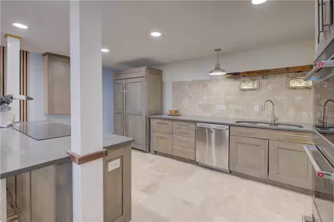 66 Girard Ave #106, Newport, RI 02840