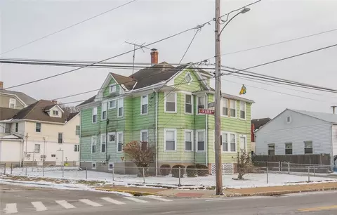 1060 Park Ave, Woonsocket, RI 02895