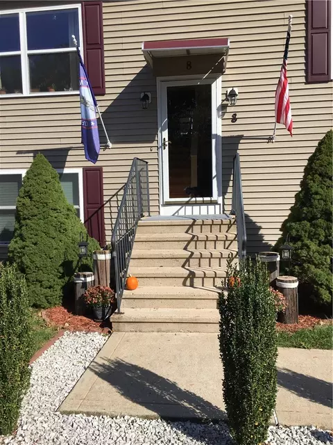 8 Wall St, Westerly, RI 02891 photo 3