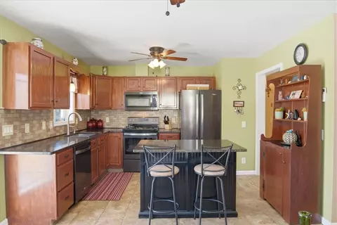 8 Wall St, Westerly, RI 02891 photo 4