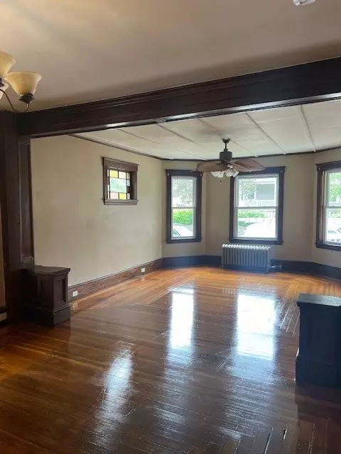 Living - 346 Carrington Ave, Woonsocket, RI 02895 photo 2 of 4